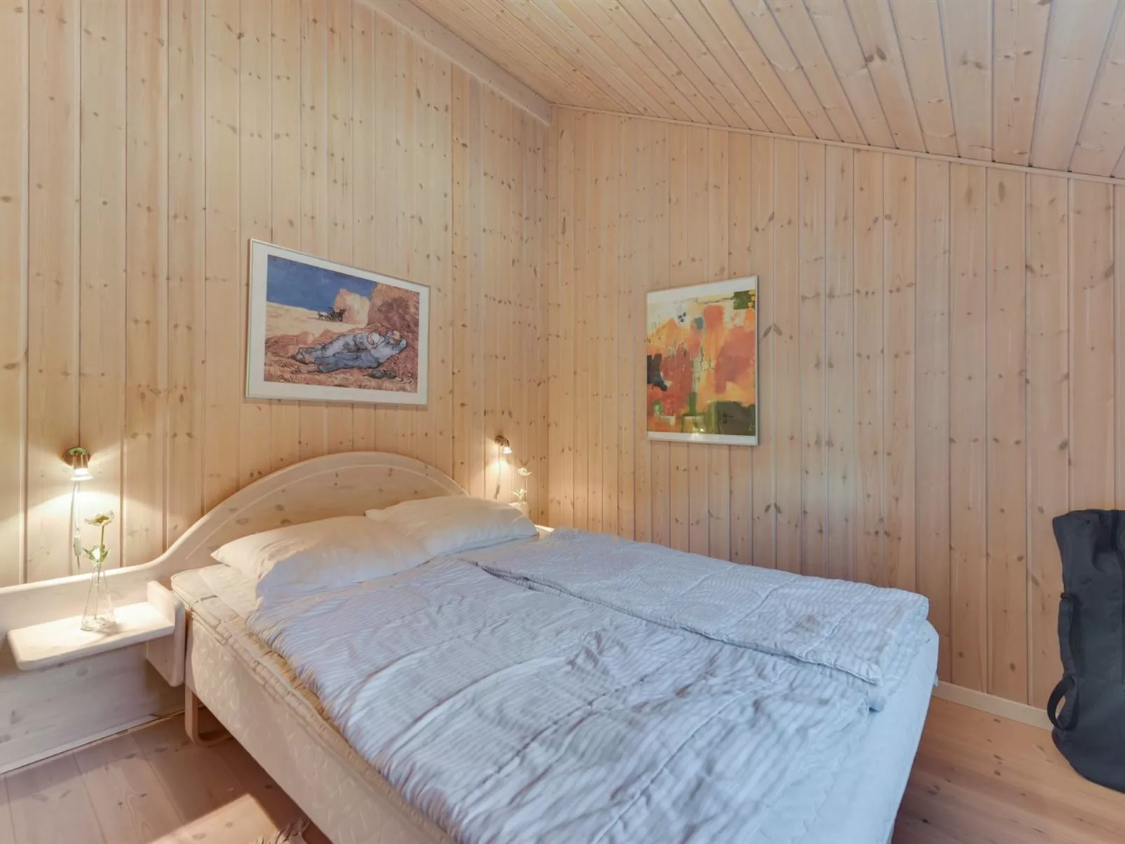 "Tobbi" - 1.1km to the fjord-Inside