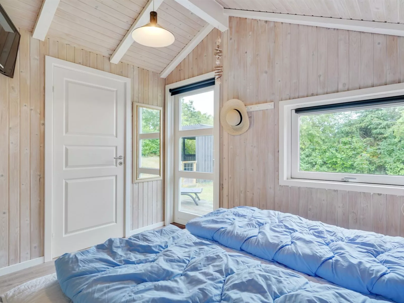 "Gunde" - 300m to the fjord-Inside