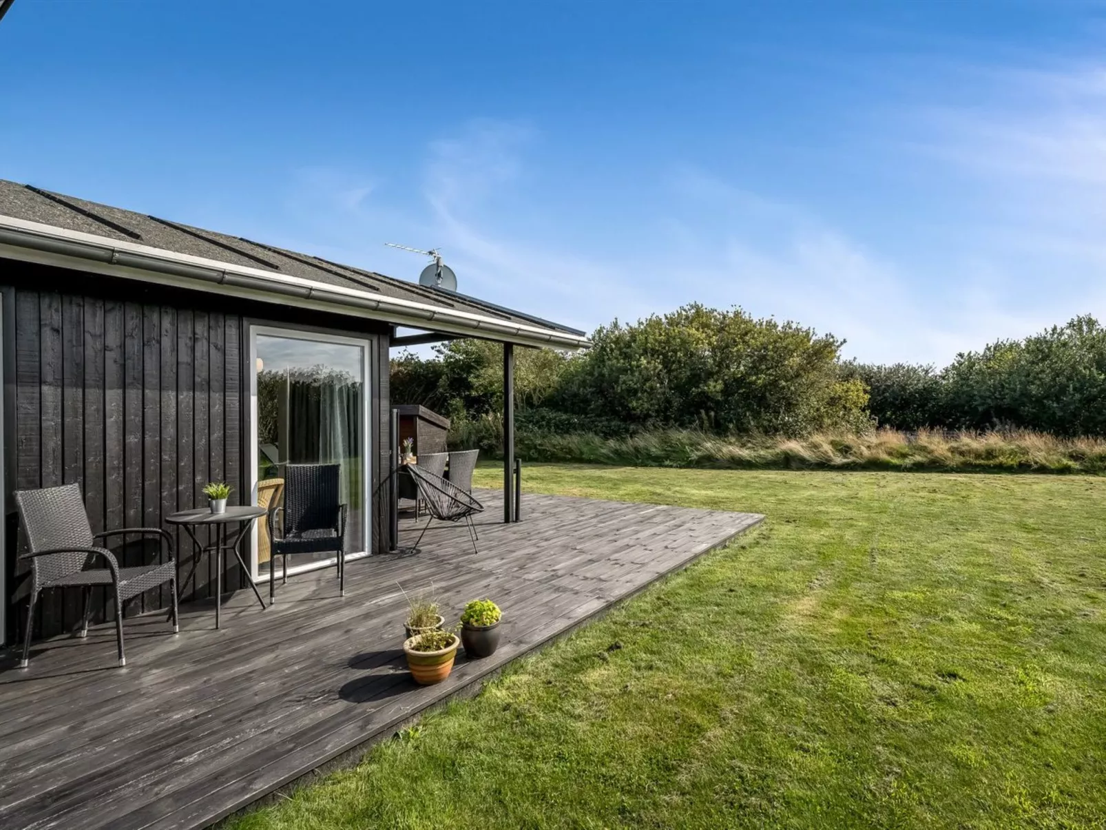 "Holm" - 700m to the fjord-Outside