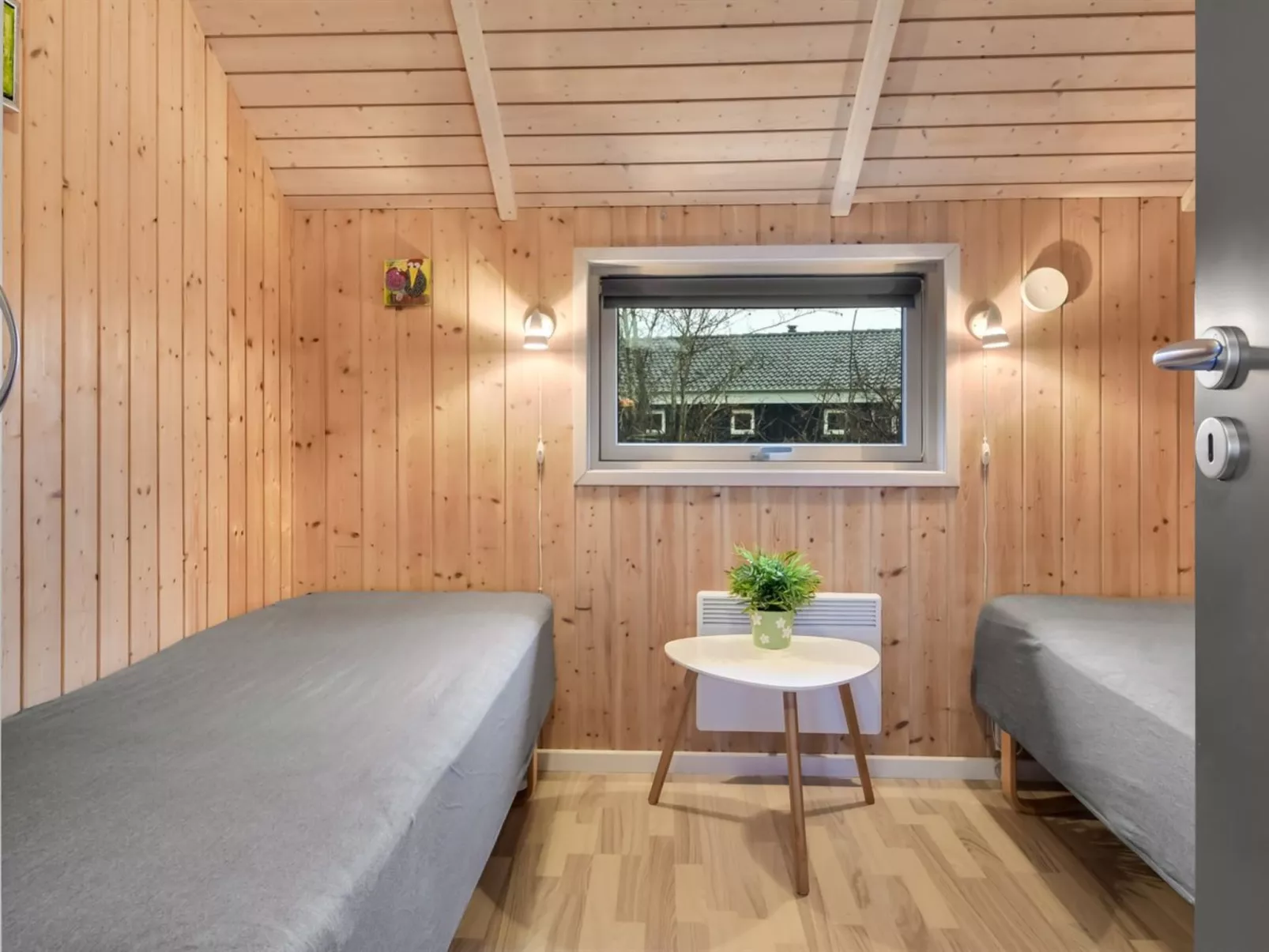 "Thit" - 1.2km to the fjord-Drinnen