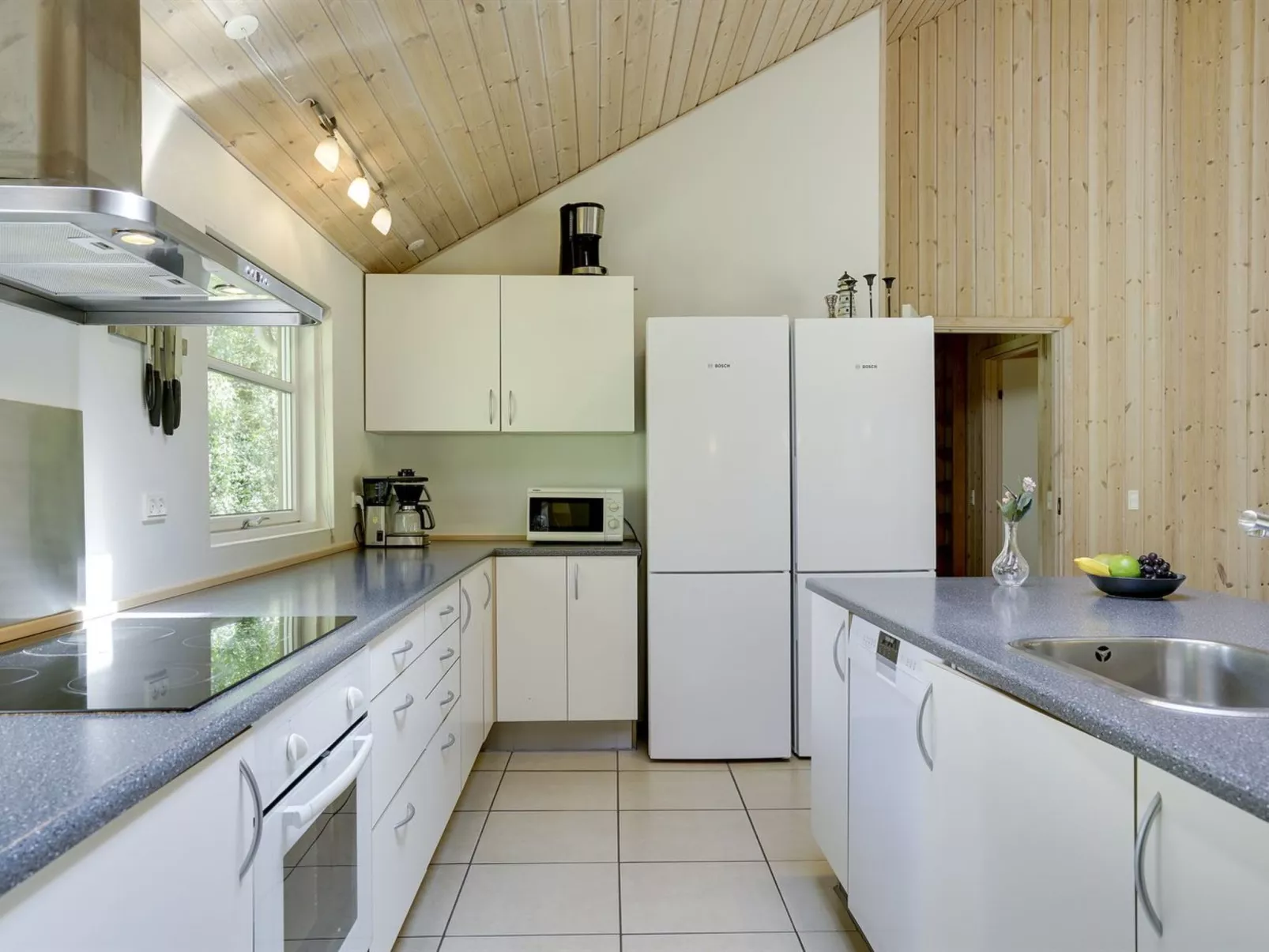 "Hughe" - 300m from the sea-Drinnen