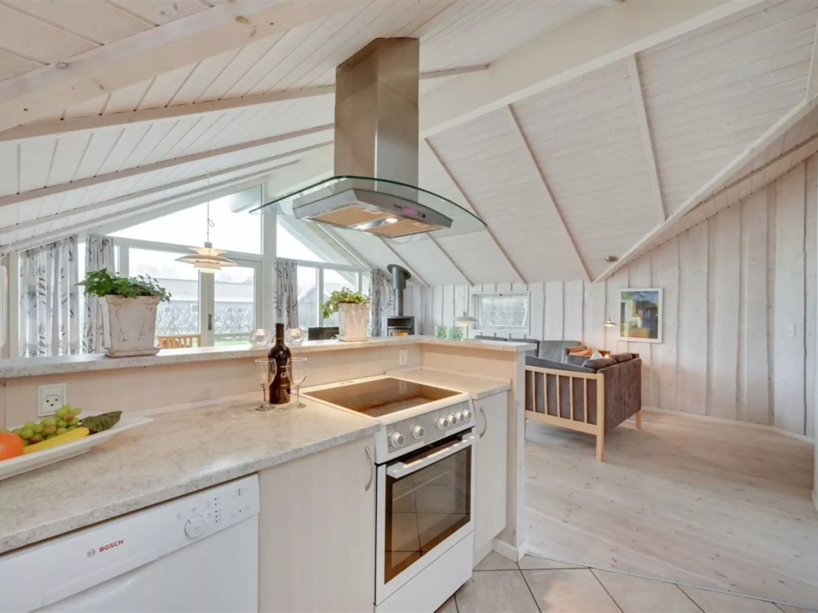 "Clarina" - 800m to the fjord-Dedans