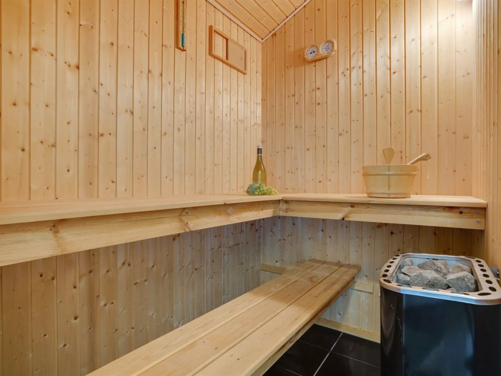 "Ebbi" - 36km from the sea-Inside