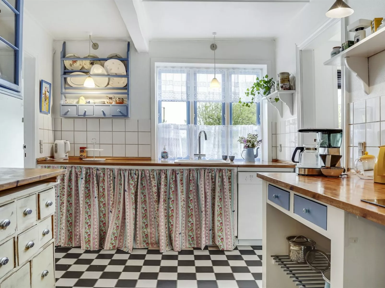 "Ajna" - 9.8km from the sea-Inside