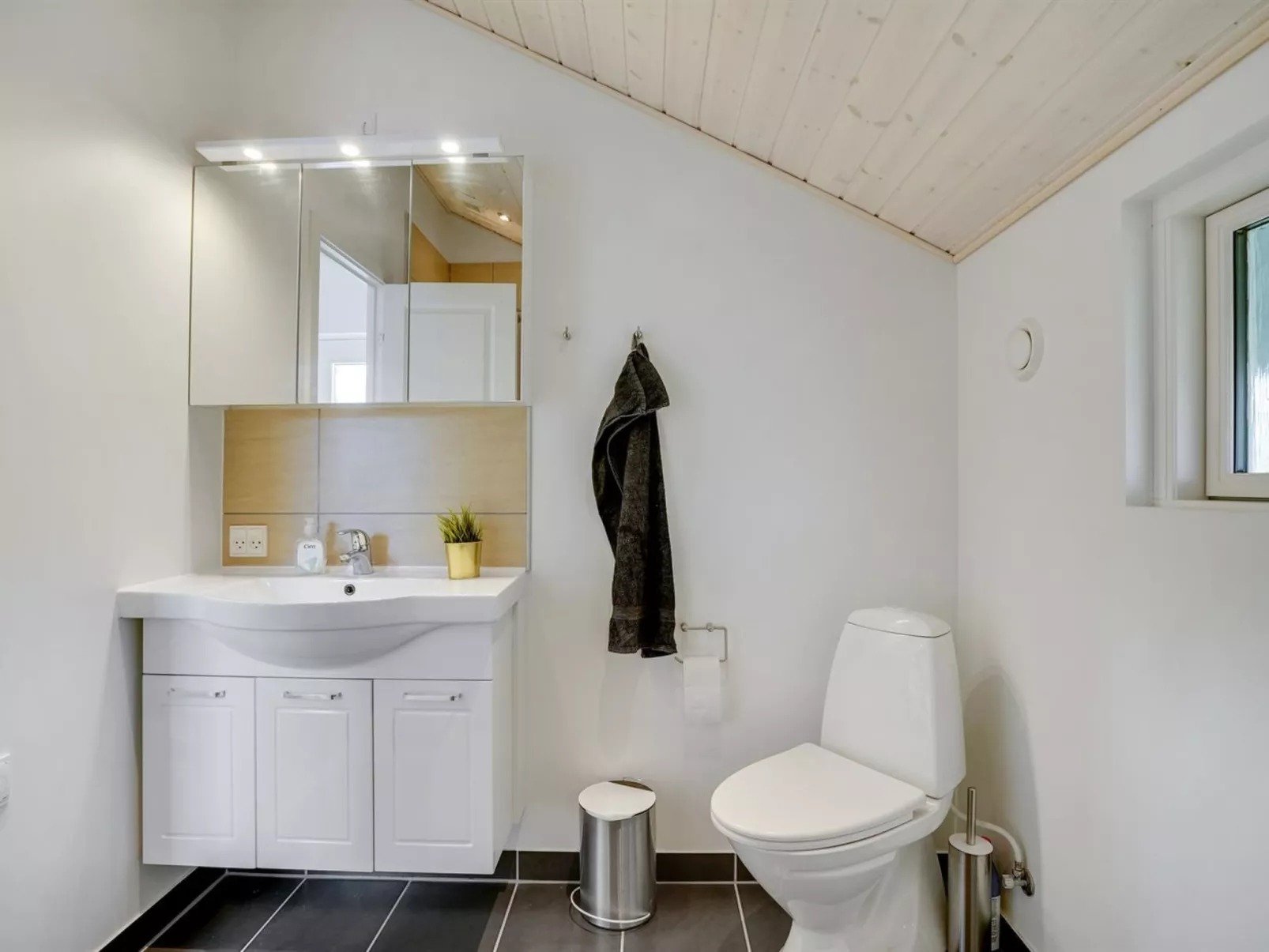 "Ingward" - 300m to the fjord-Dedans