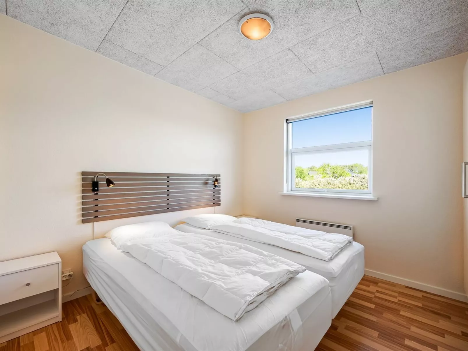 "Hedevig" - 800m to the fjord-Inside