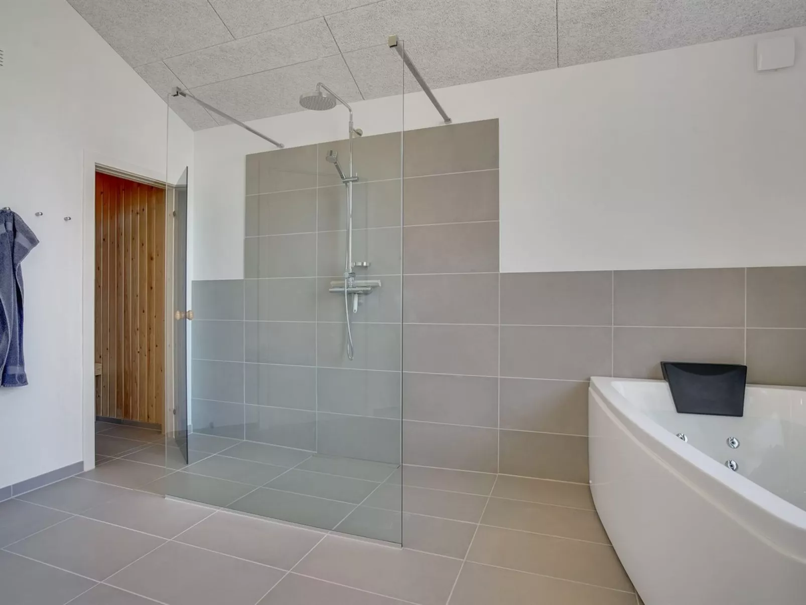 "Bentine" - 1.6km from the sea-Drinnen