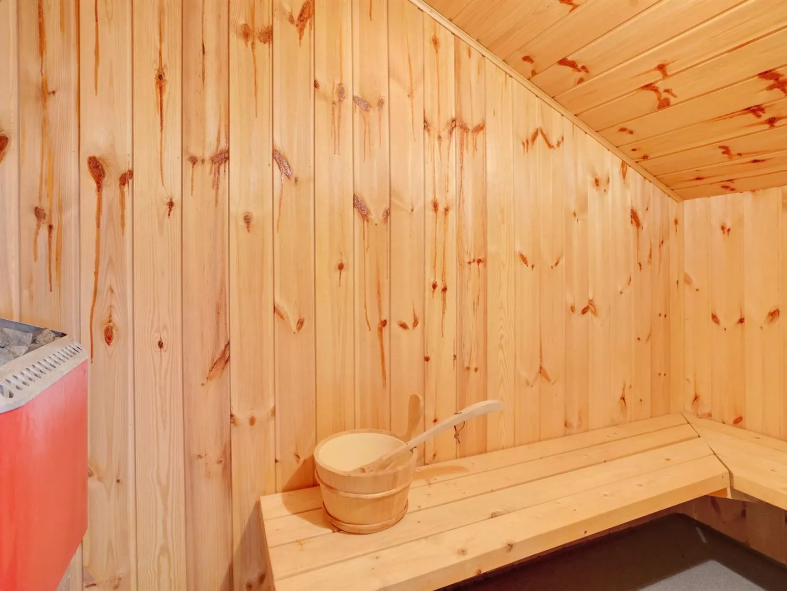 "Alwin" - 2.5km from the sea-Inside