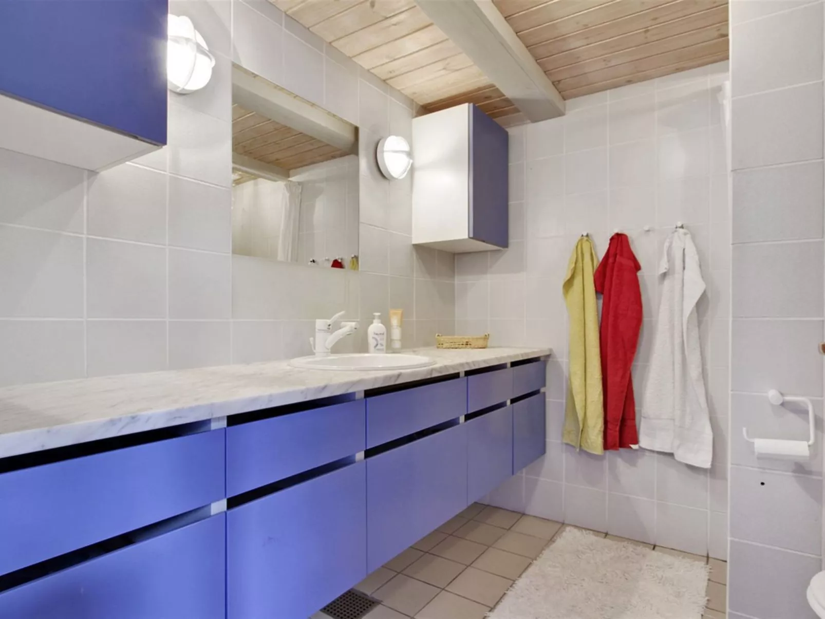 "Pauliina" - 10m to the fjord-Drinnen