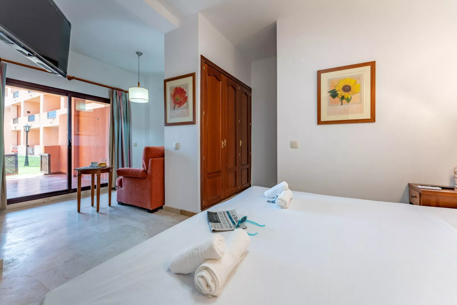 CT 240 - Beachfront Apartment -Don Juan Manilva-Chambre