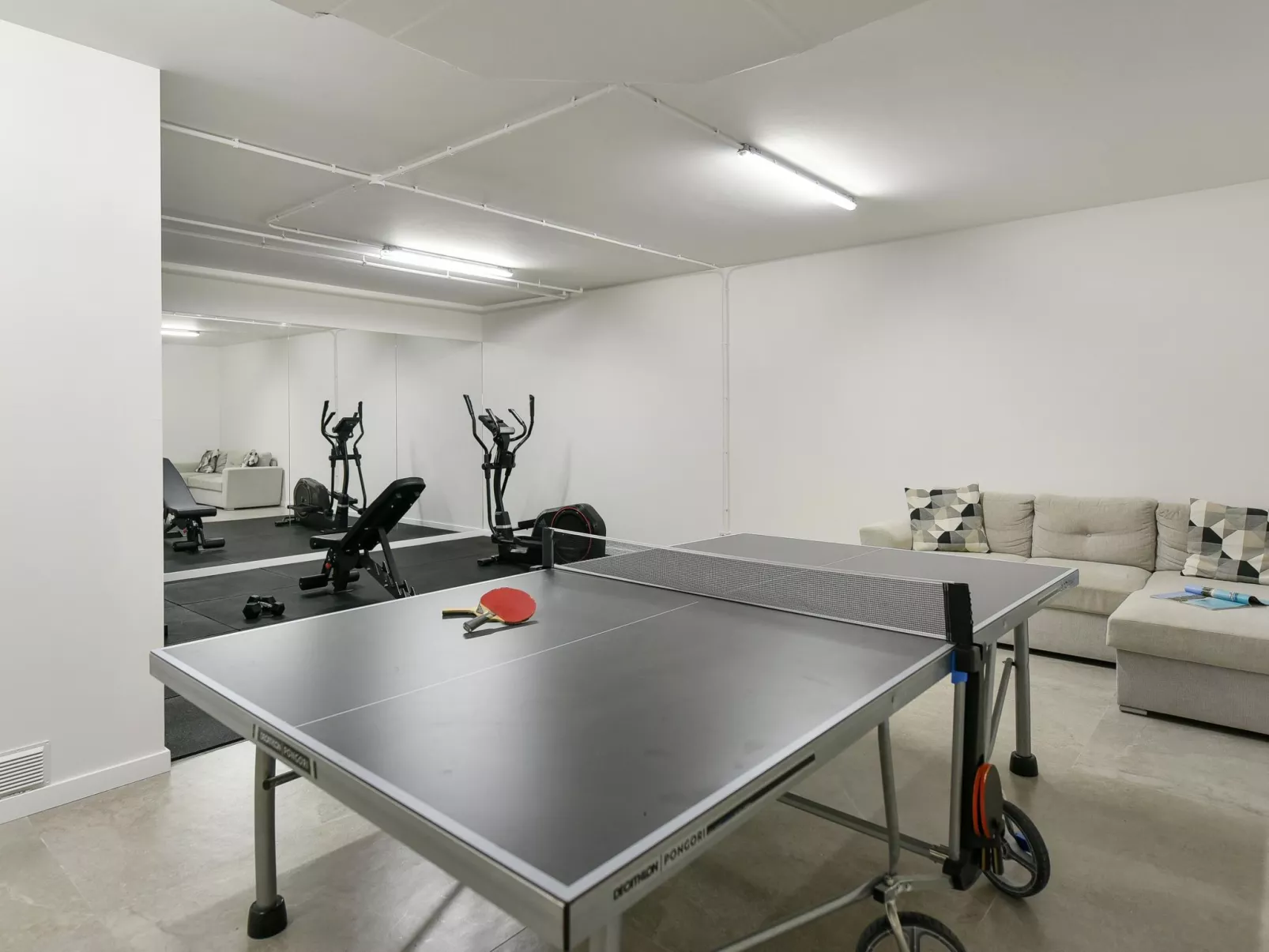 Almadies Tauro - Inside