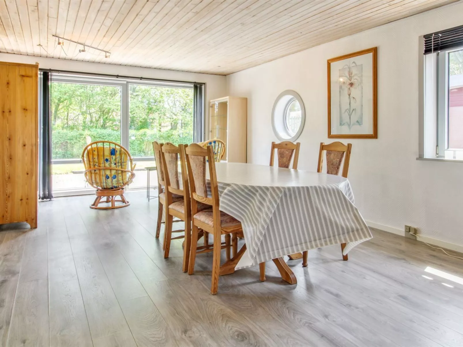 "Aku" - 24km from the sea-Drinnen