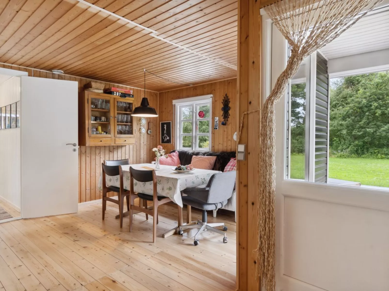 "Gunlög" - 1.3km from the sea-Inside