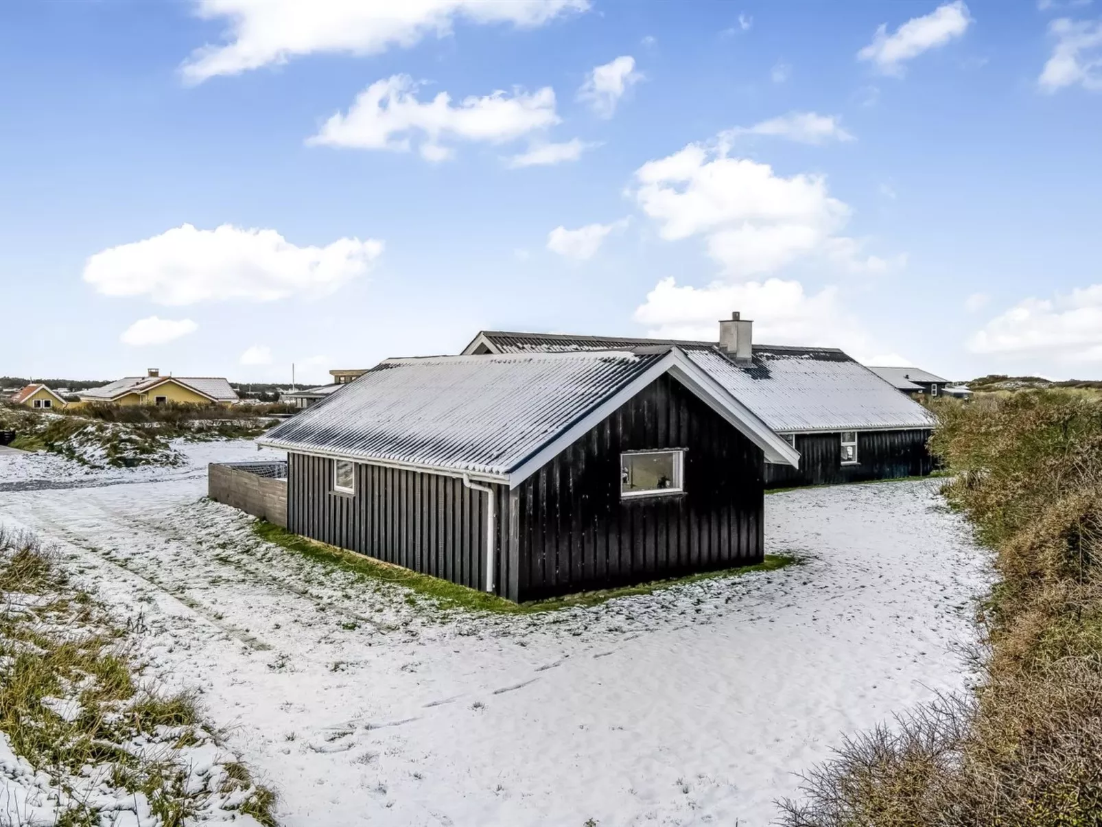 "Iida" - 100m from the sea-Draußen