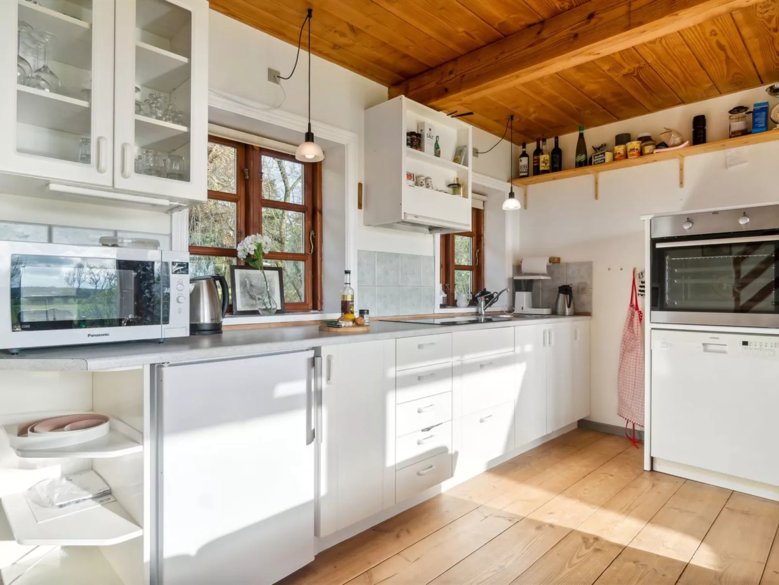 "Thana" - 8km from the sea-Dedans