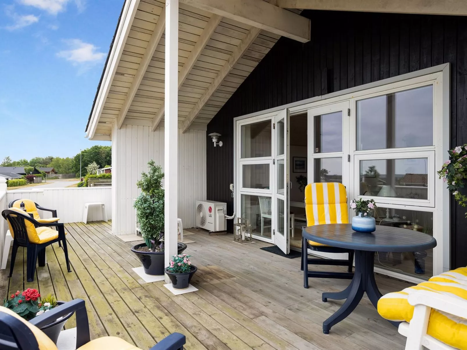 "Yvette" - 150m from the sea-Draußen