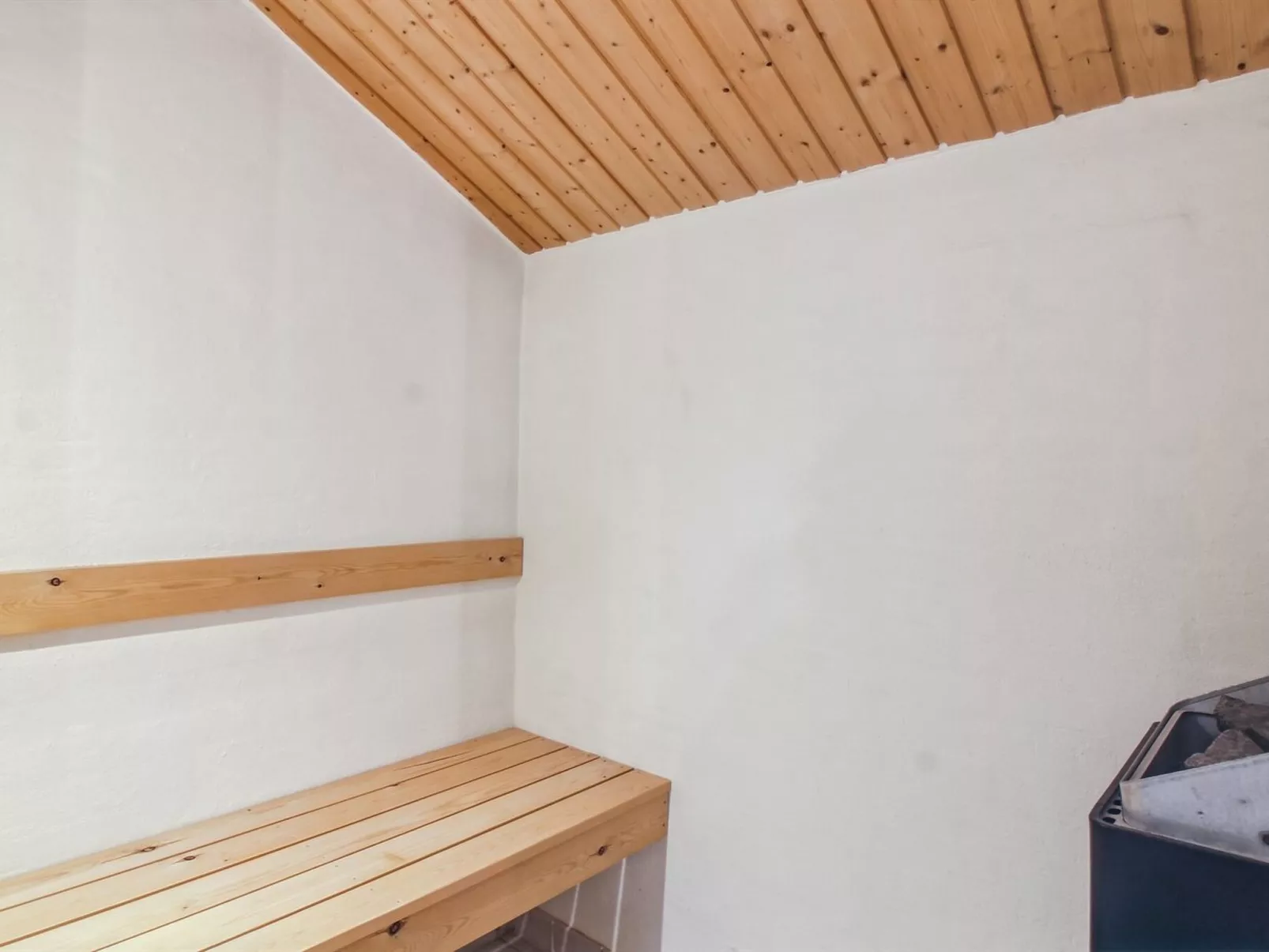 "Ran" - 1.5km from the sea-Dedans