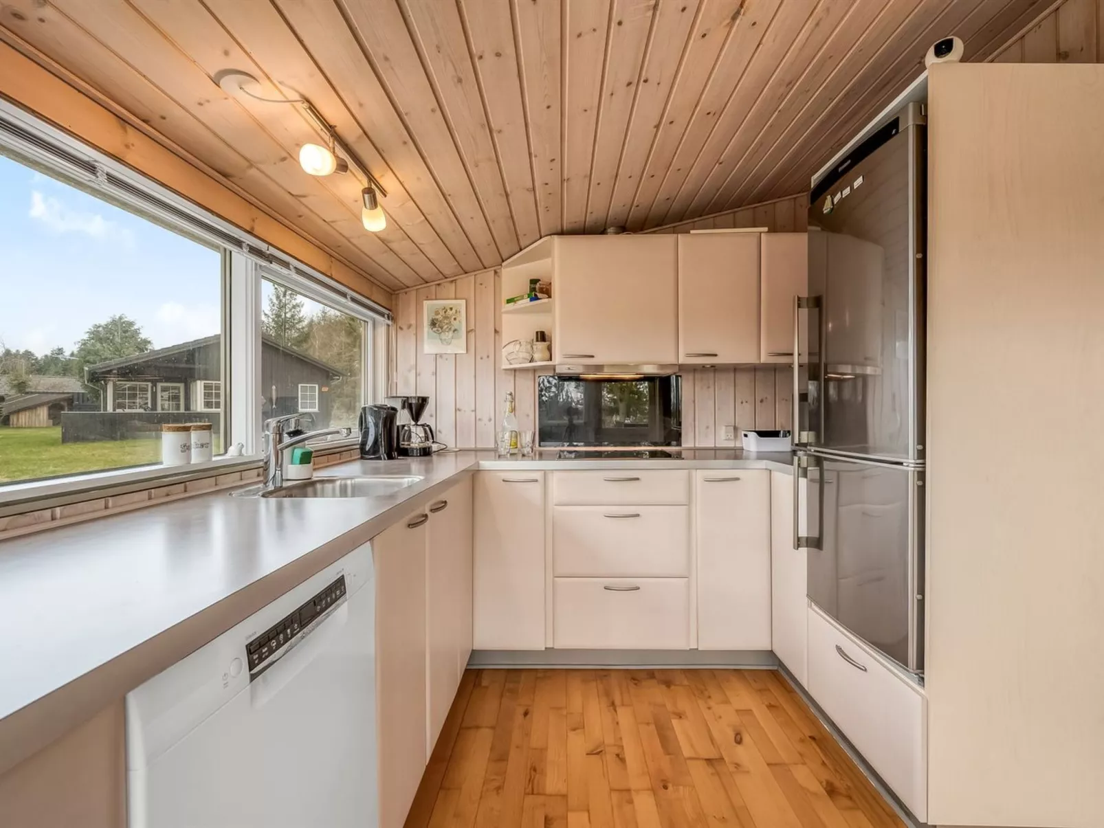 "Bosi" - 100m to the fjord-Inside