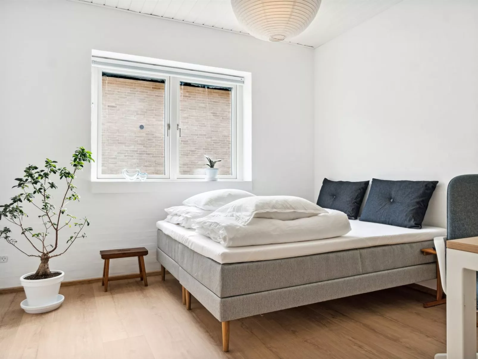 "Yakari" - 1km from the sea-Inside