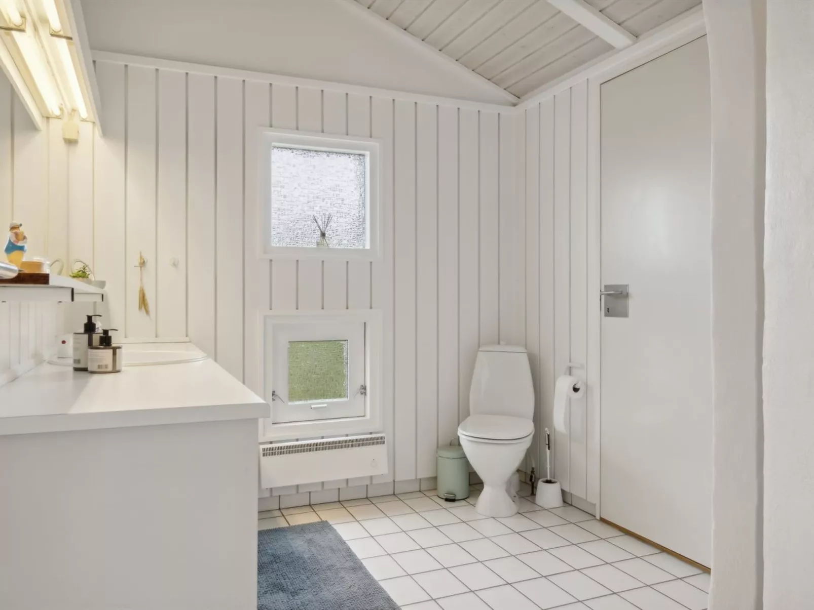 "Hrefna" - 500m from the sea-Inside