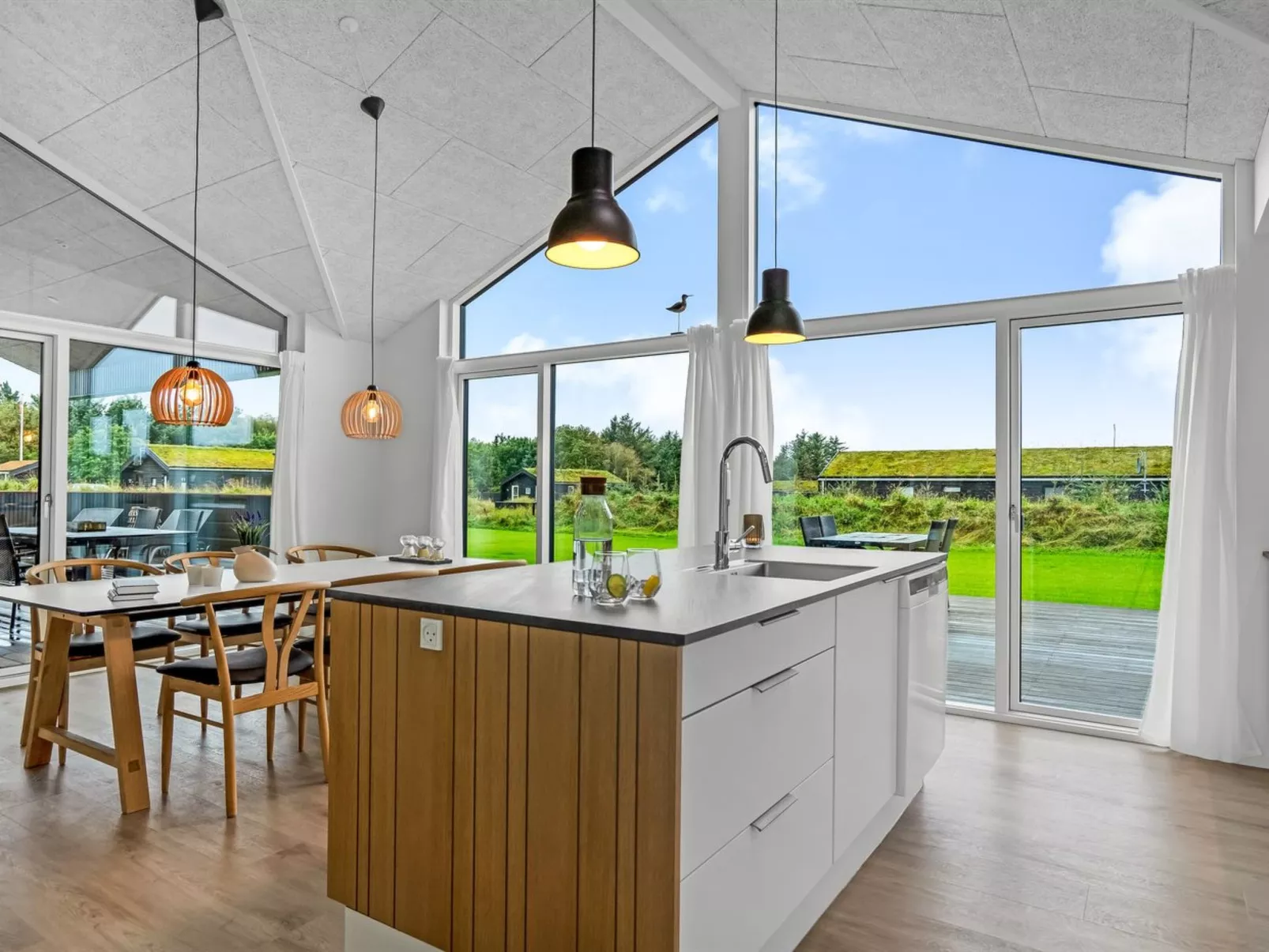 "Egil" - 1.5km from the sea-Drinnen