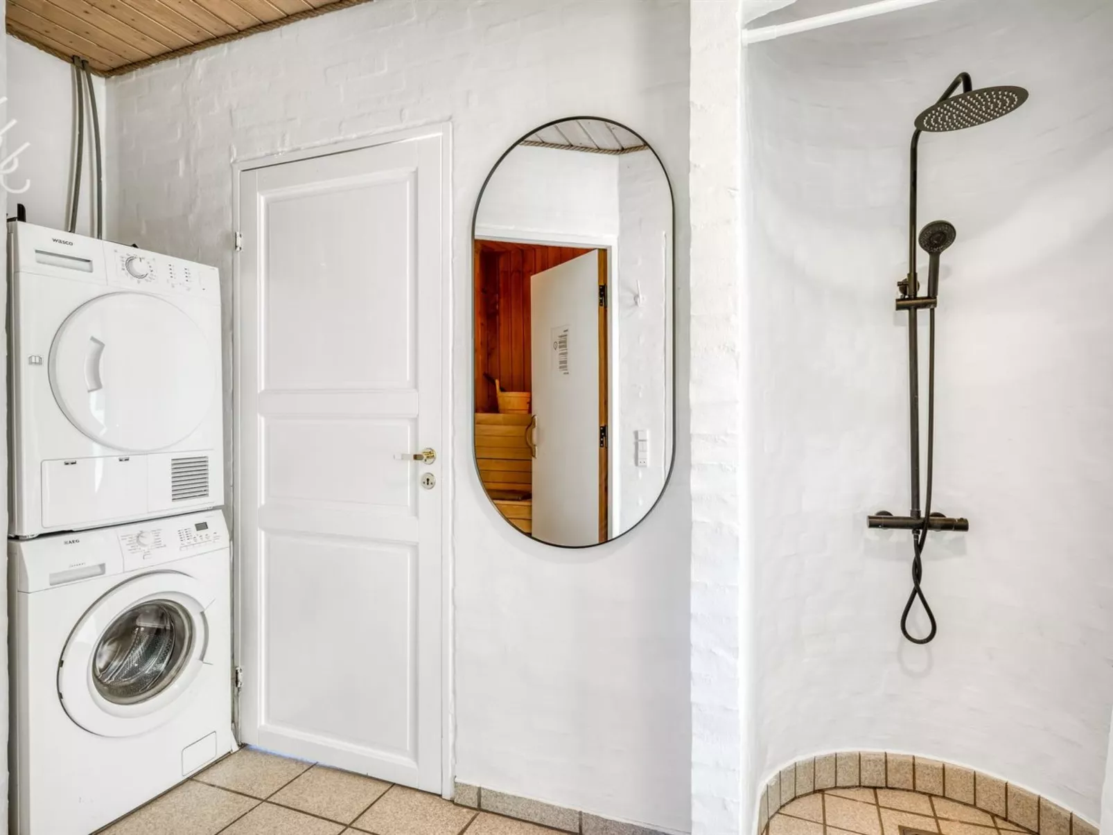 "Anniesette" - 1.5km from the sea-Drinnen