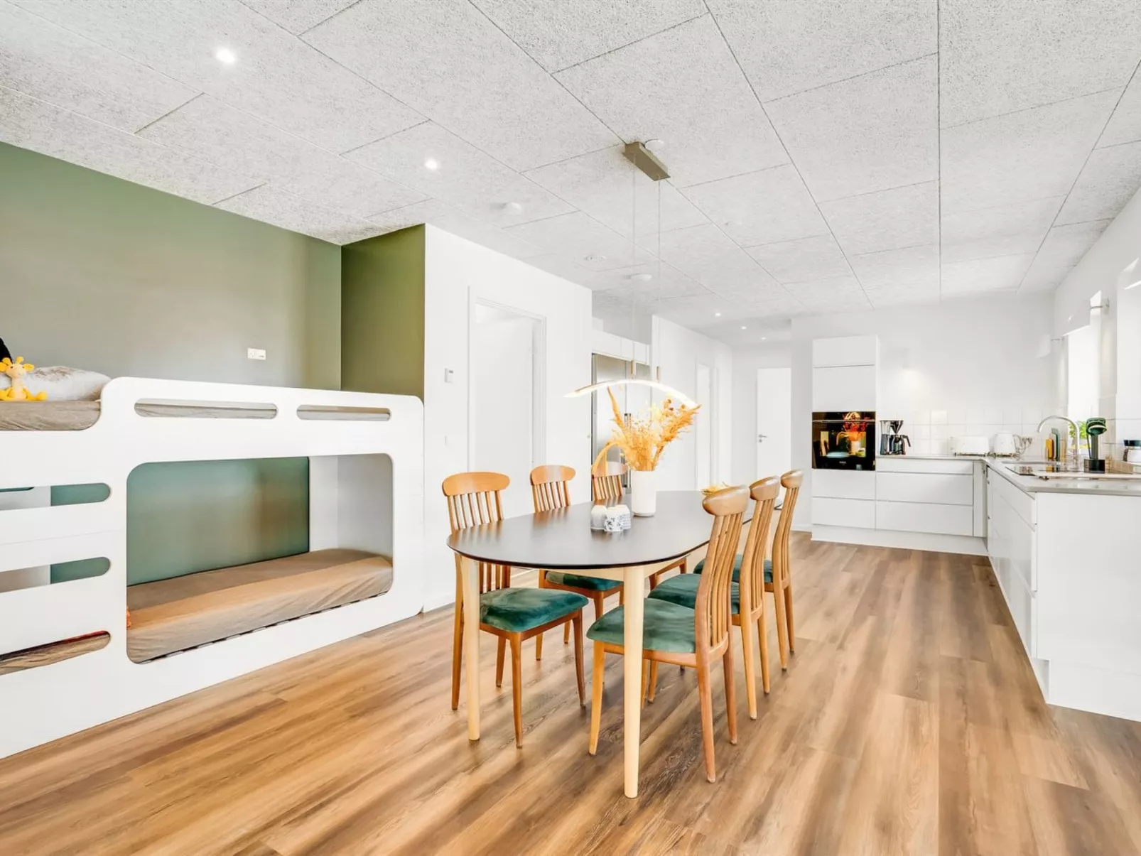 "Unge" - 75m from the sea-Drinnen