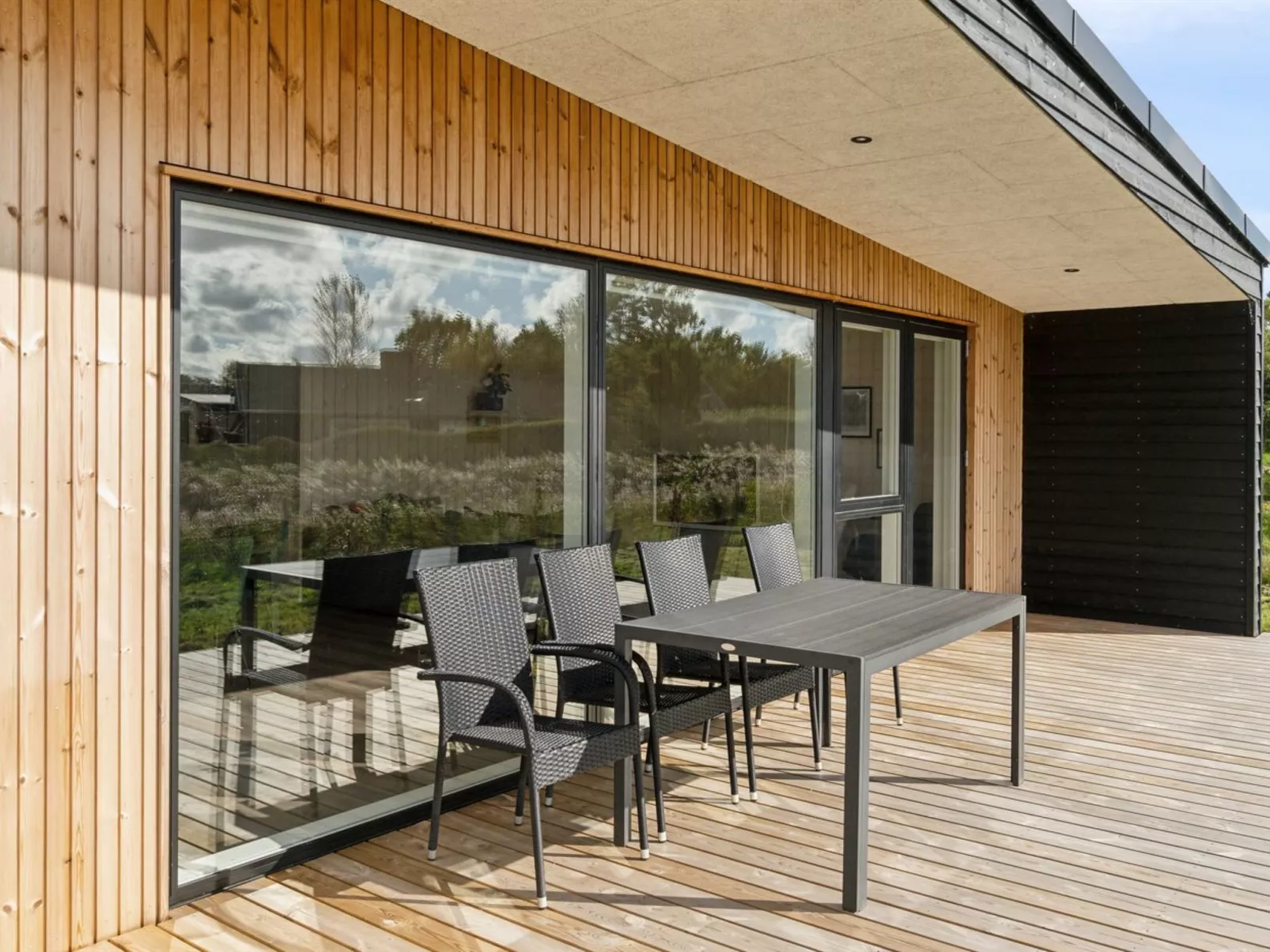 "Harrieth" - 300m from the sea-Outside