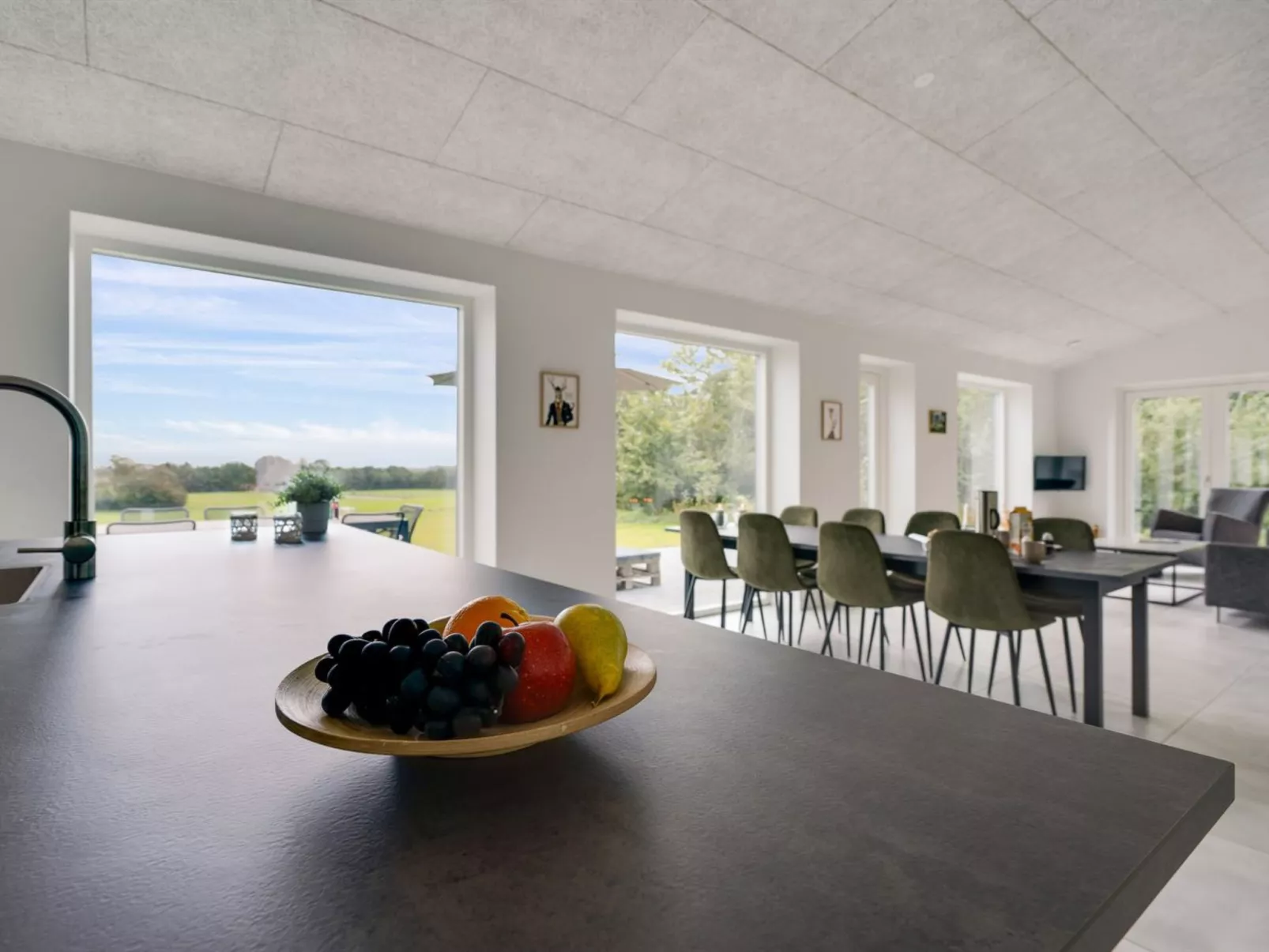 "Landuin" - 30km from the sea-Inside