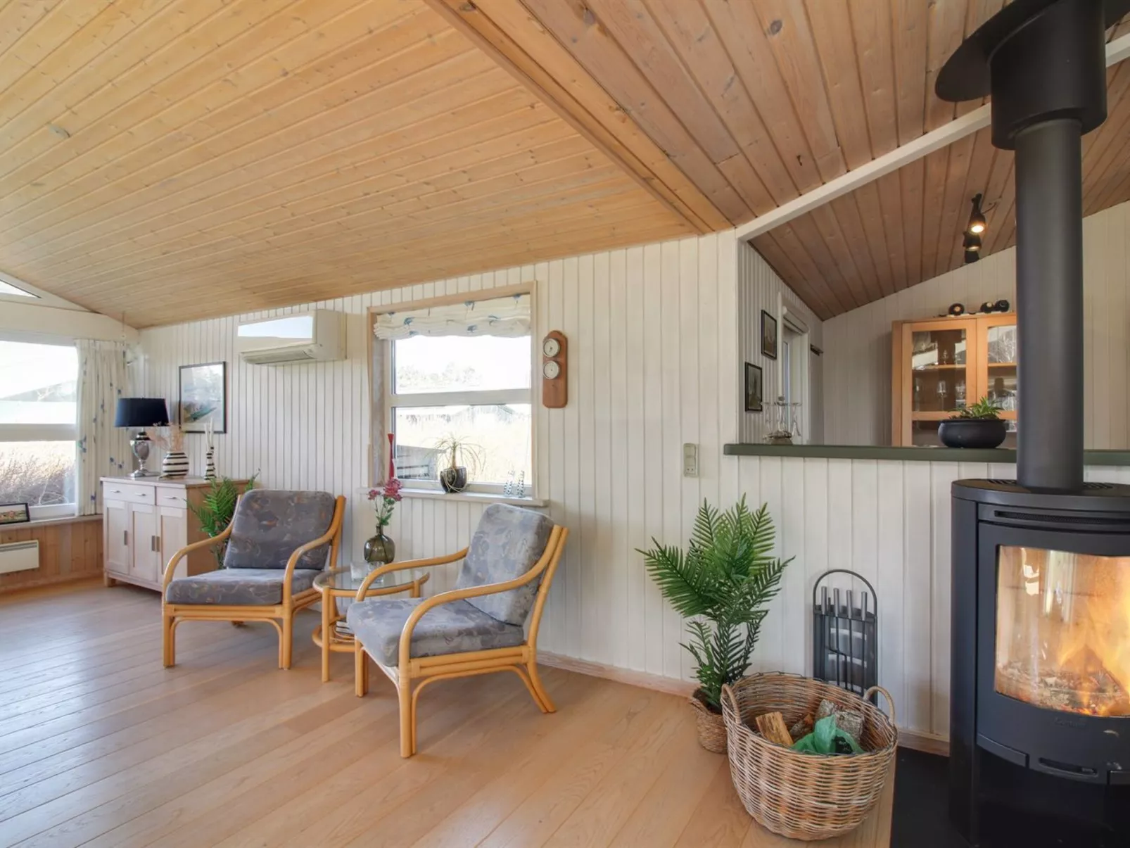 "Fridhild" - 875m from the sea-Drinnen