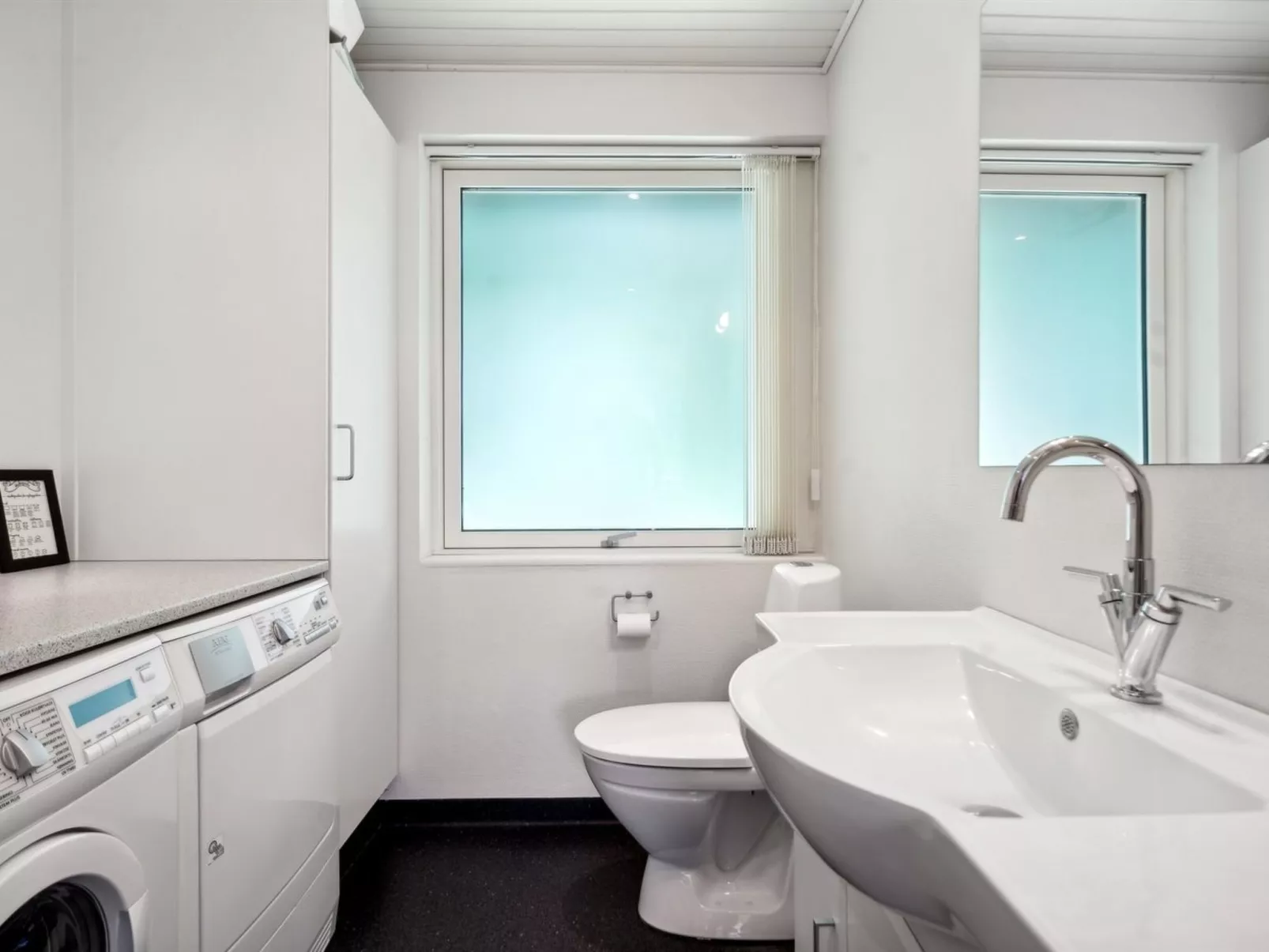 "Ingebrit" - 7km from the sea-Drinnen