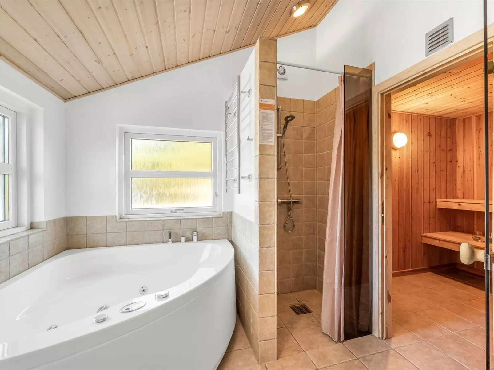 "Rekke" - 300m to the fjord-Dedans