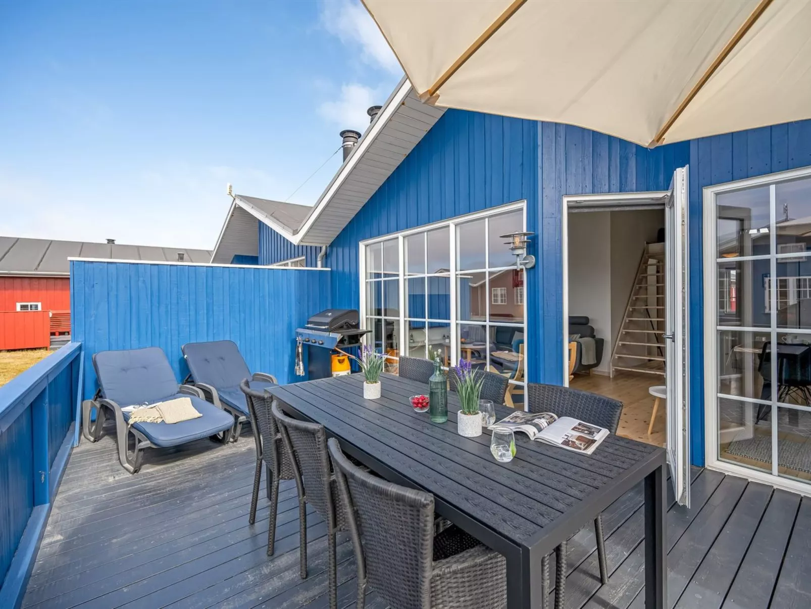 "Albertina" - 300m to the fjord-Outside