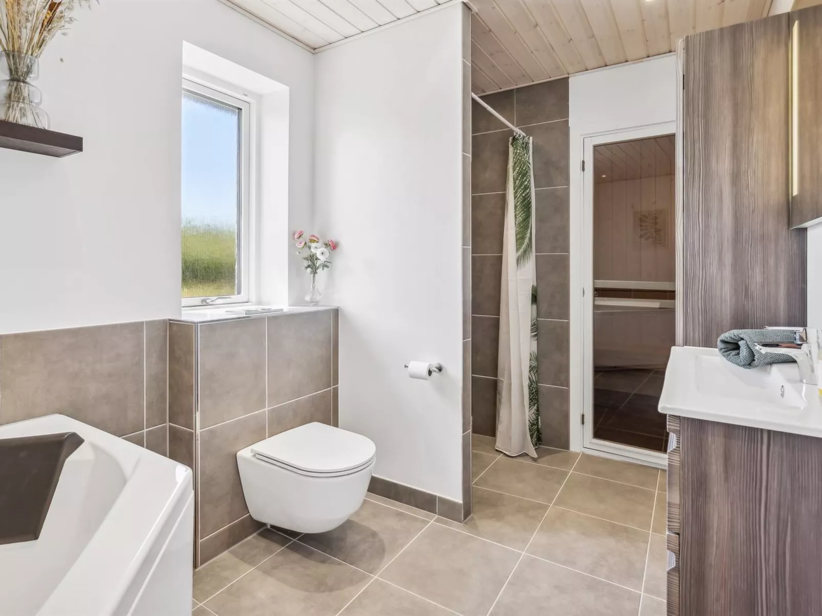 "Ika" - 450m from the sea-Inside