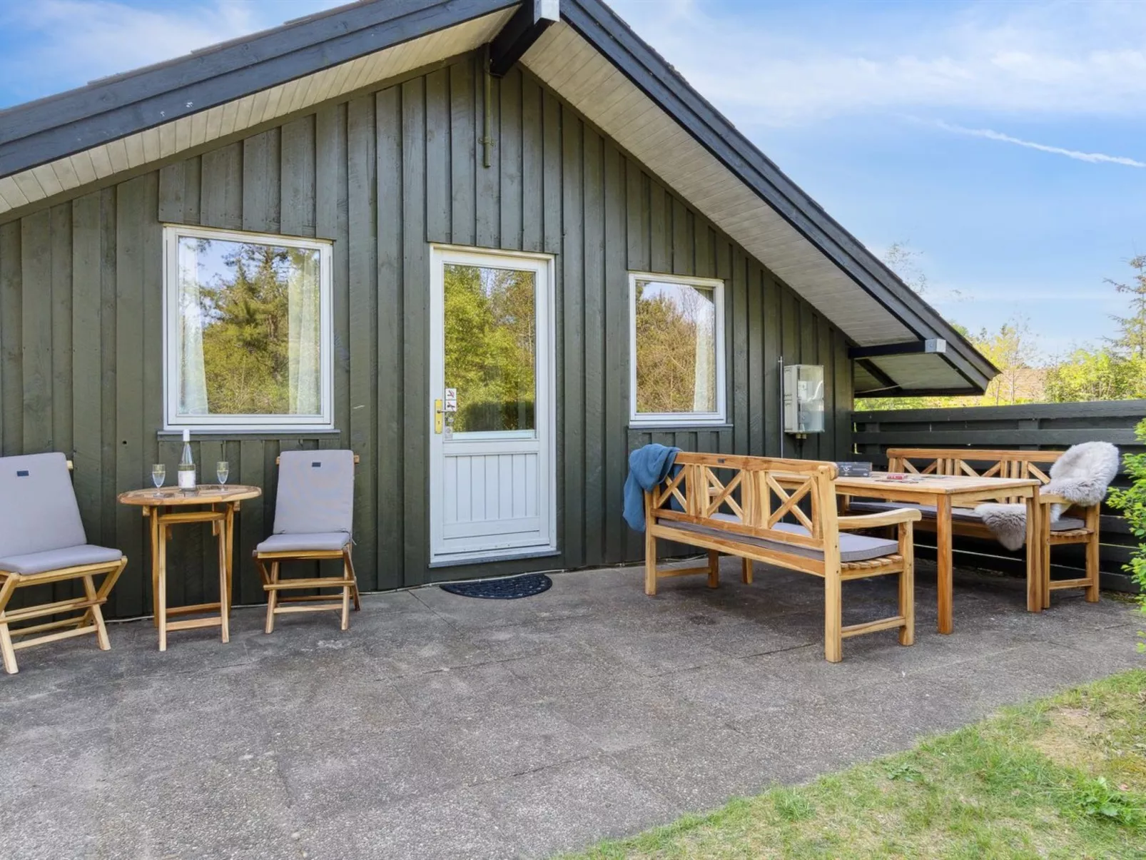 "Irlin" - 600m from the sea-Outside