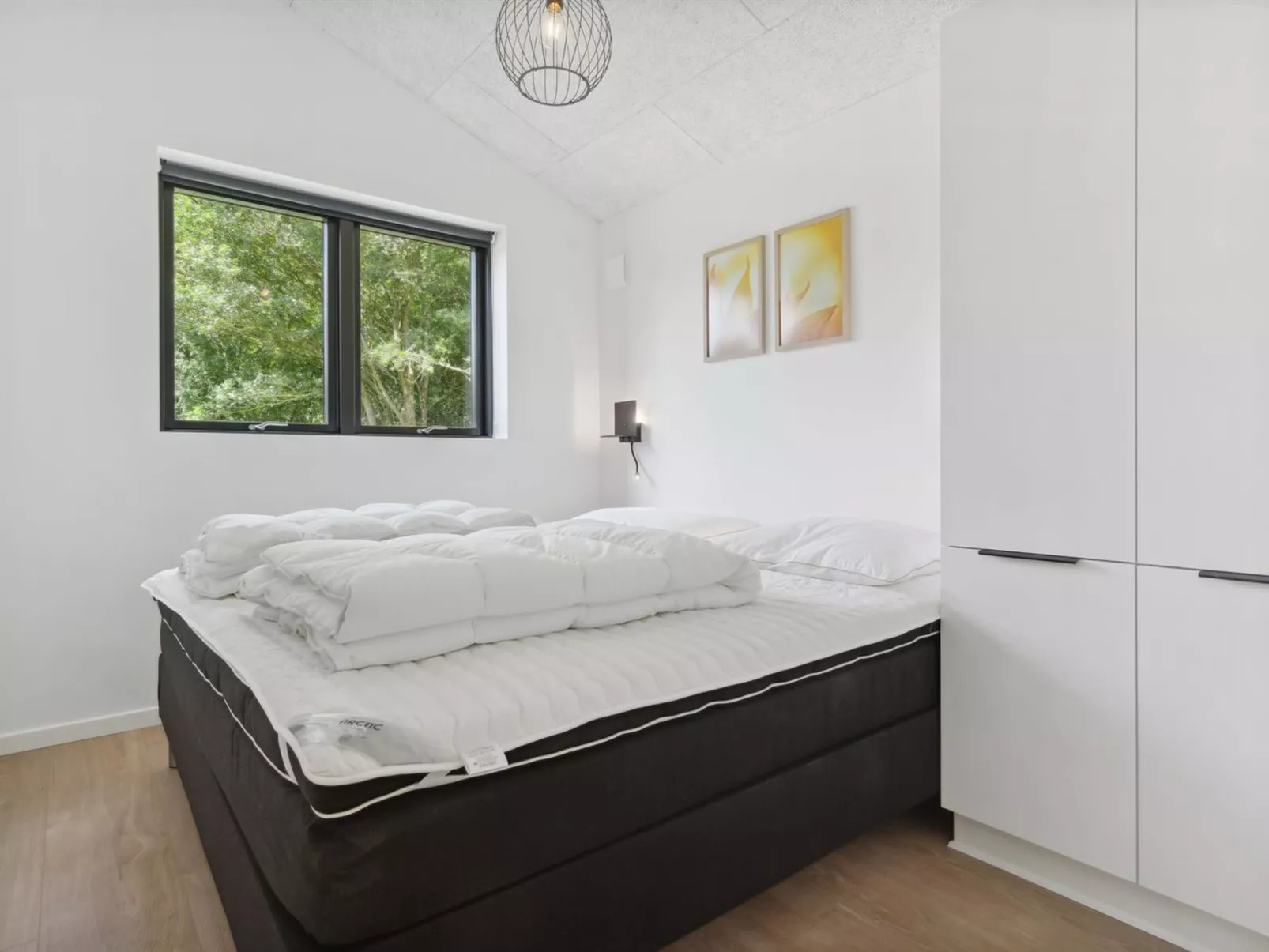 "Robert" - 30km from the sea-Inside