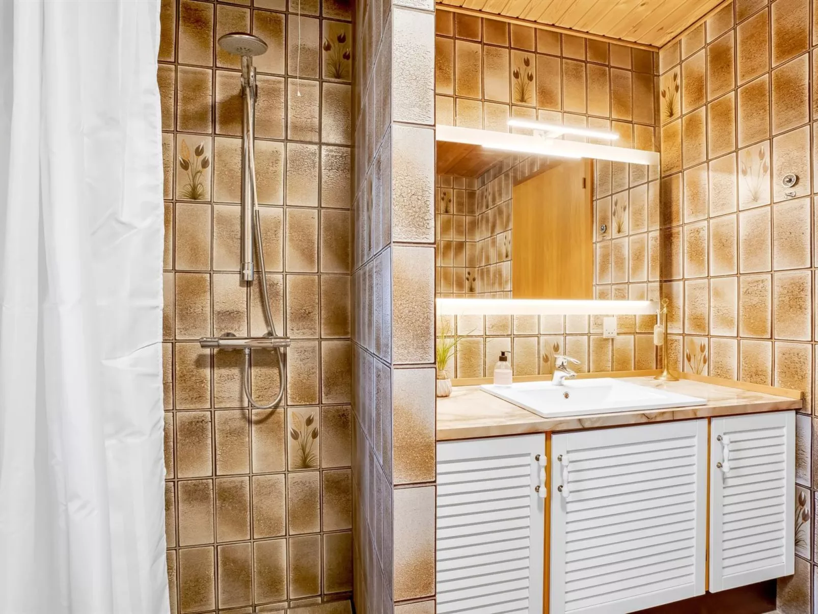 "Maleen" - 150m to the fjord-Inside