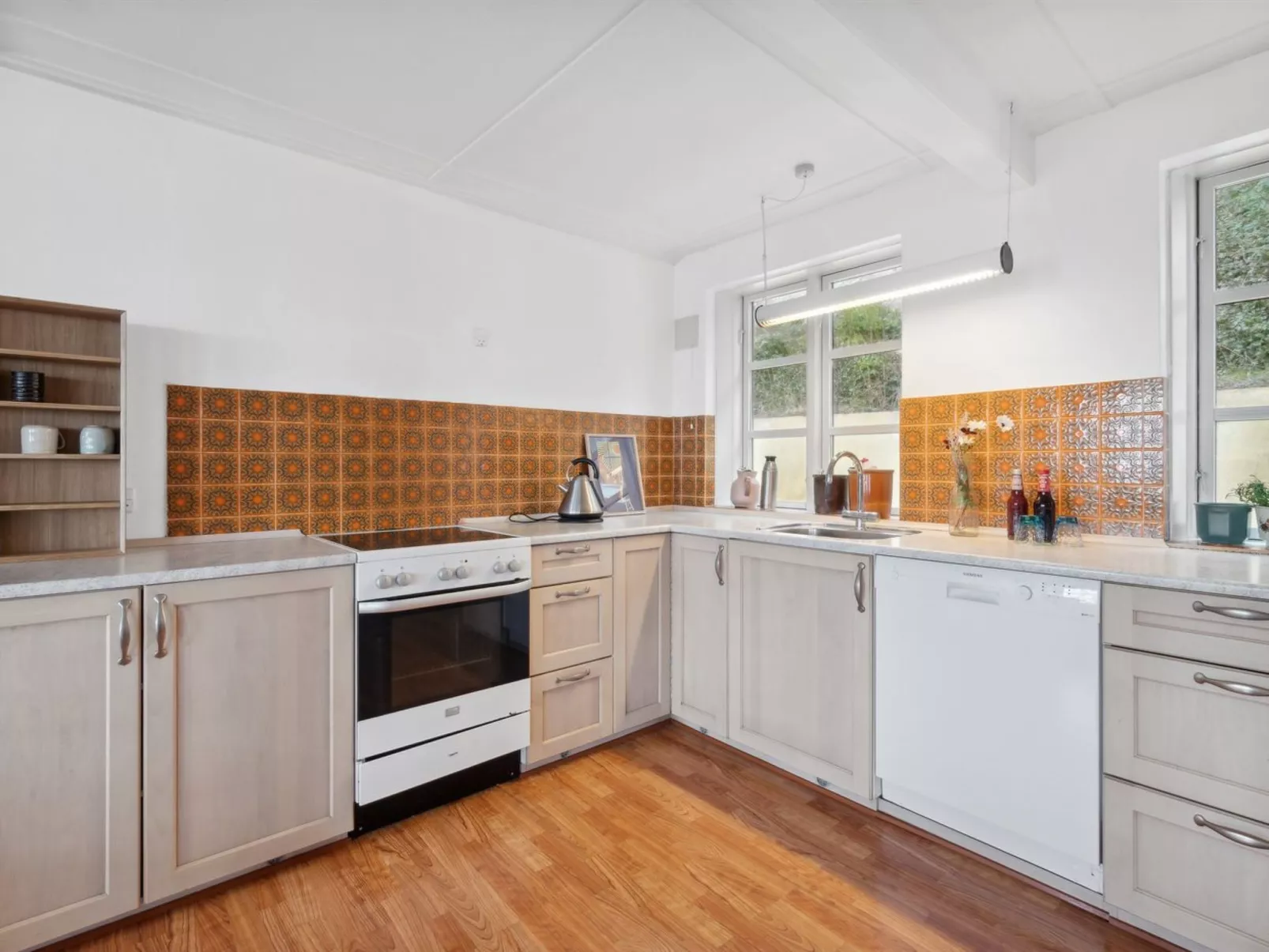 "Scarlet" - 5m from the sea-Drinnen