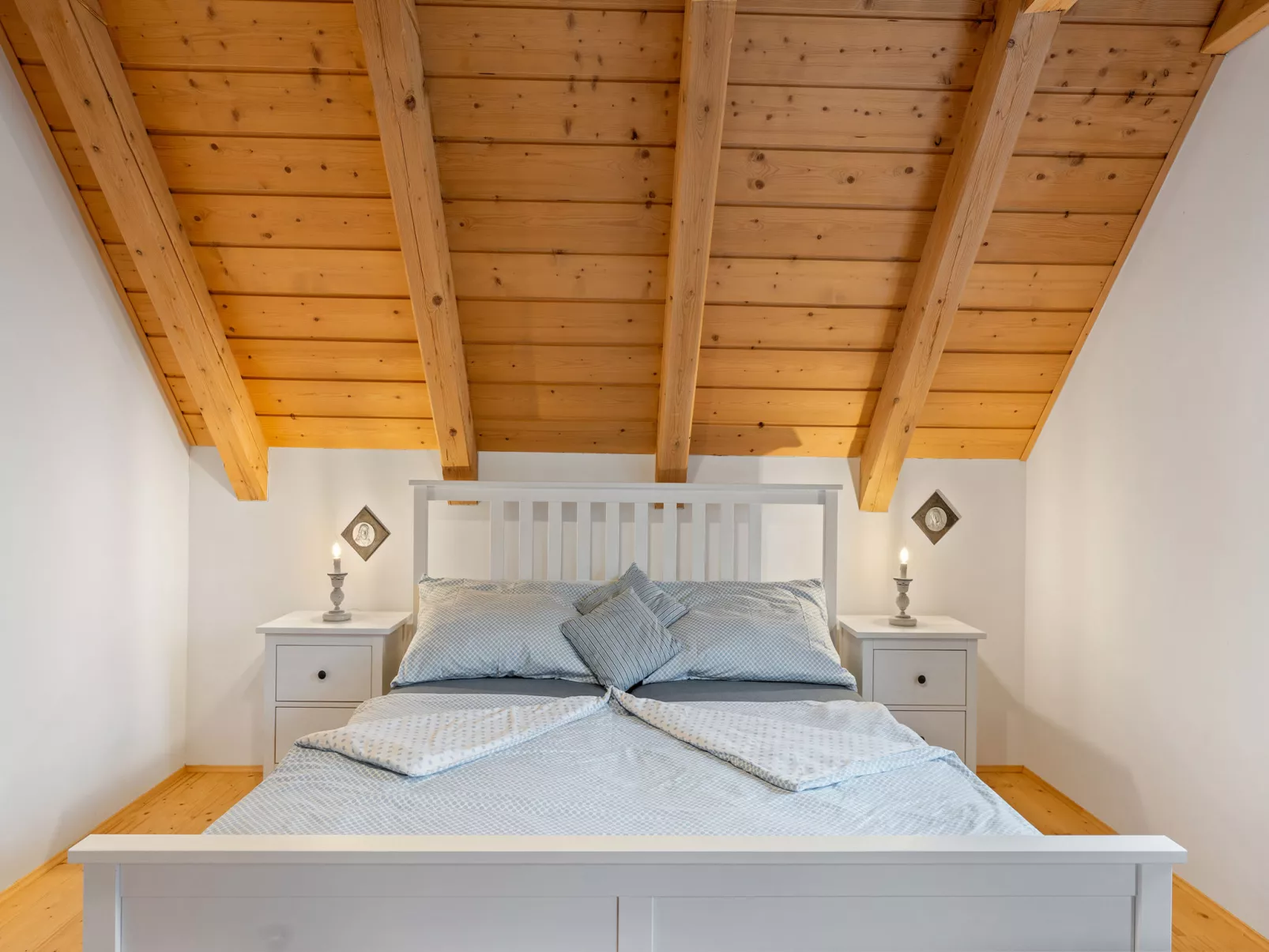 Roubenka Maleč-Inside