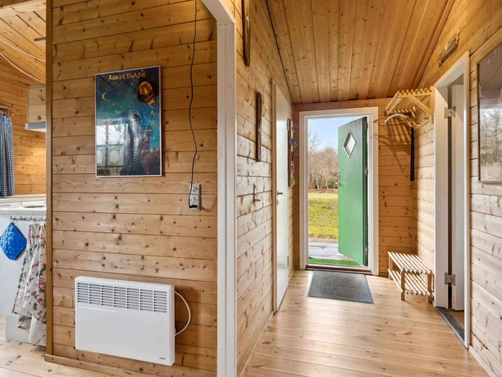 "Bonde" - 800m to the fjord-Inside