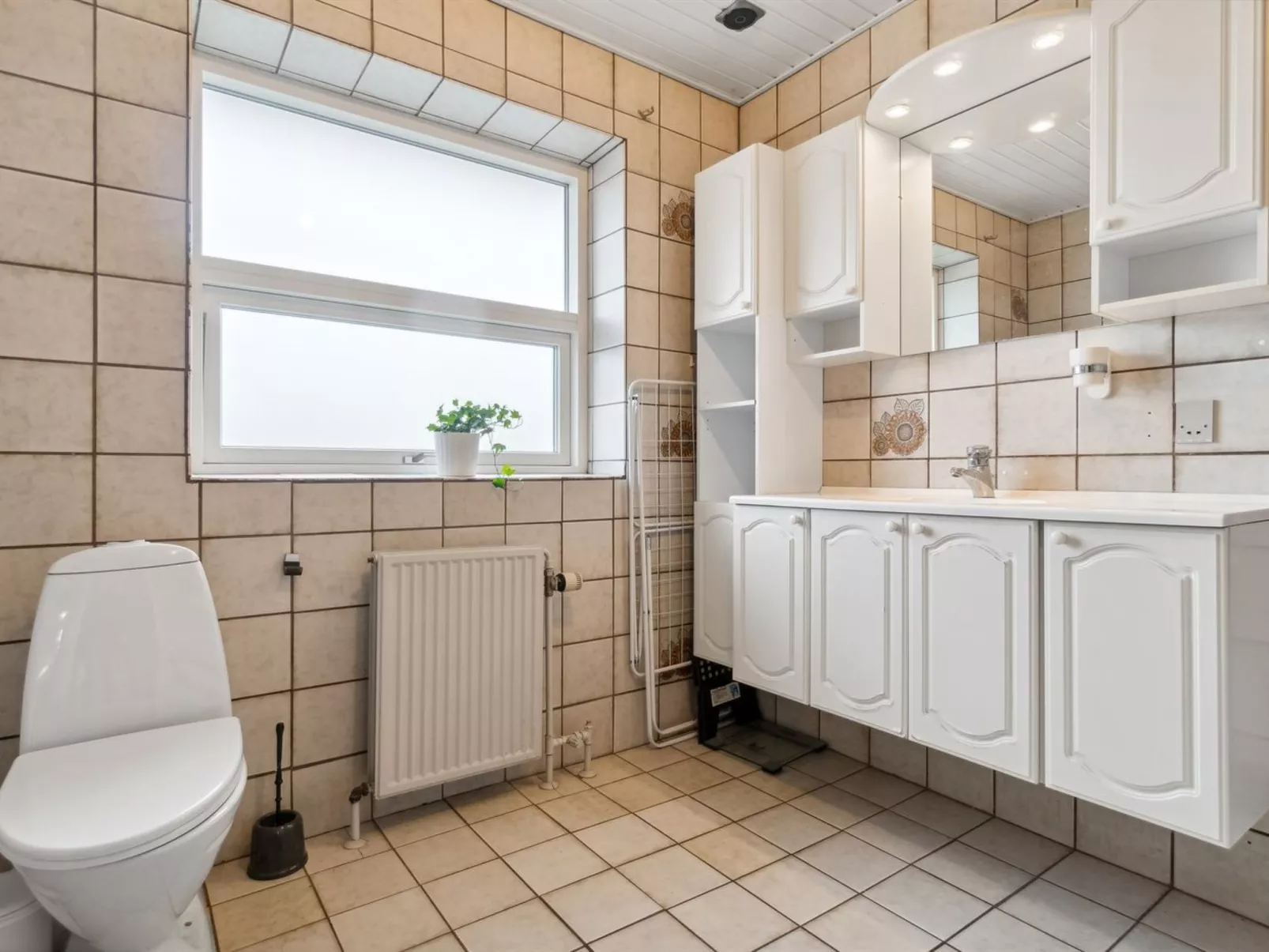 "Yrjö" - 1km from the sea-Inside