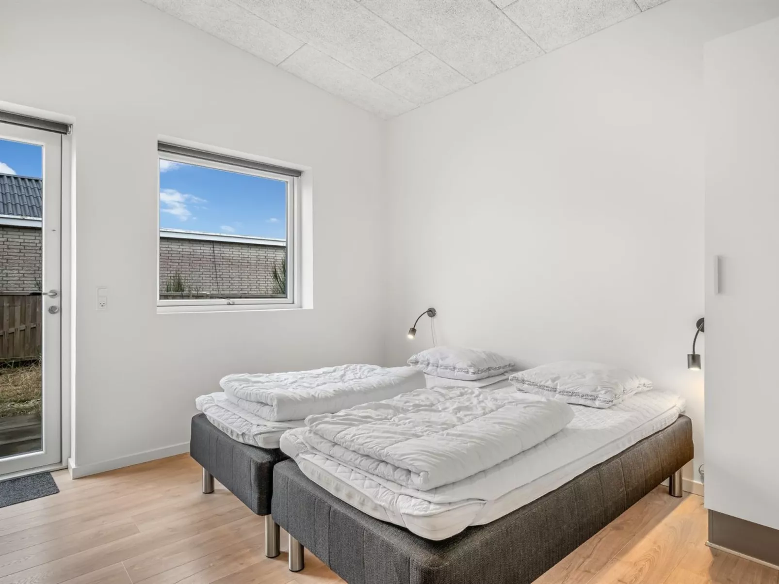 "Clarabelle" - 1.2km from the sea-Inside