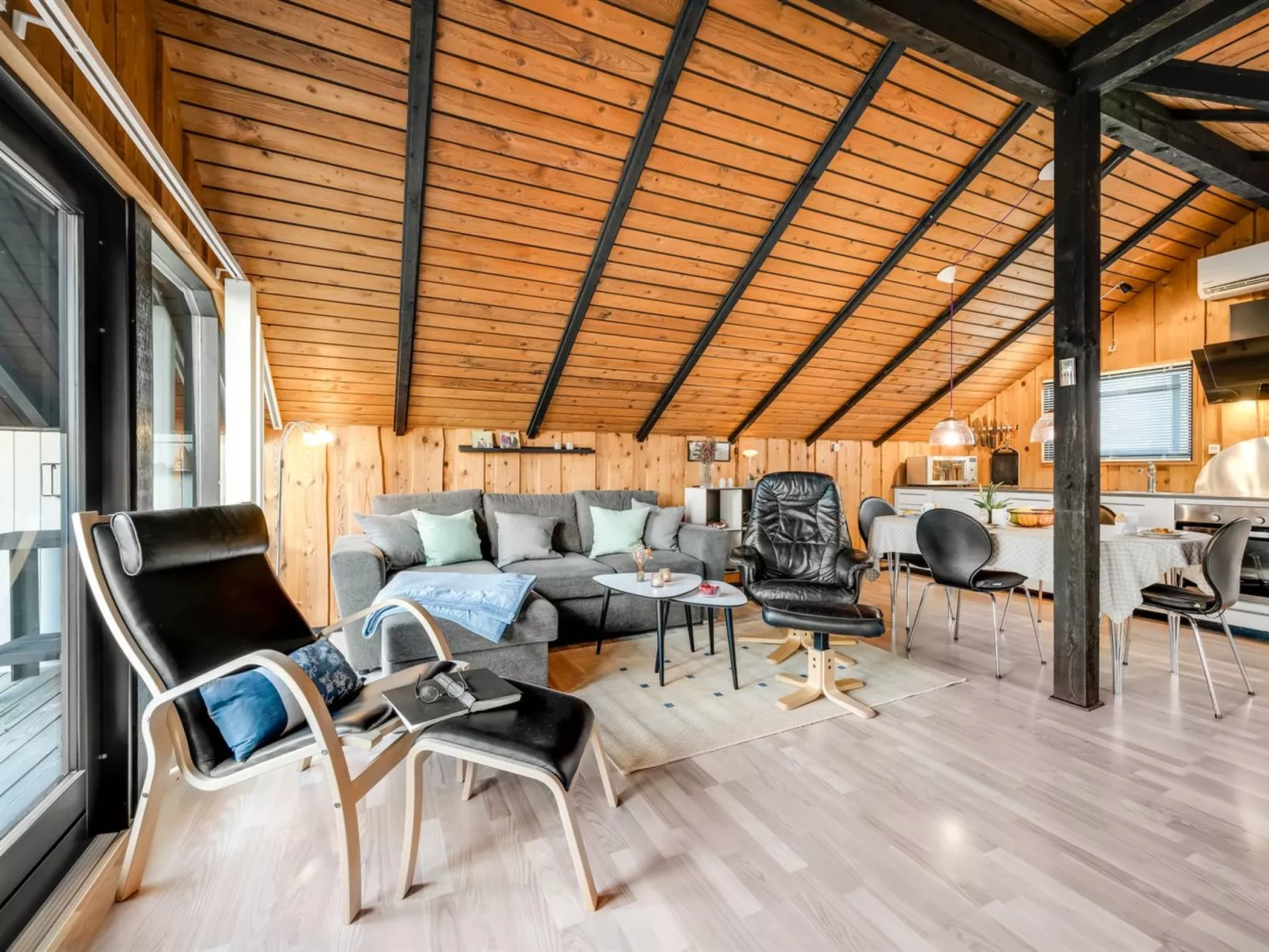 "Tjana" - 6km from the sea-Dedans