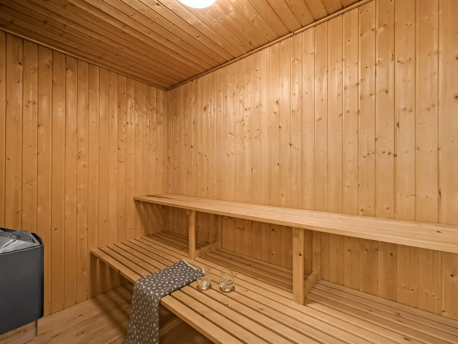 "Allen" - 1km from the sea-Inside