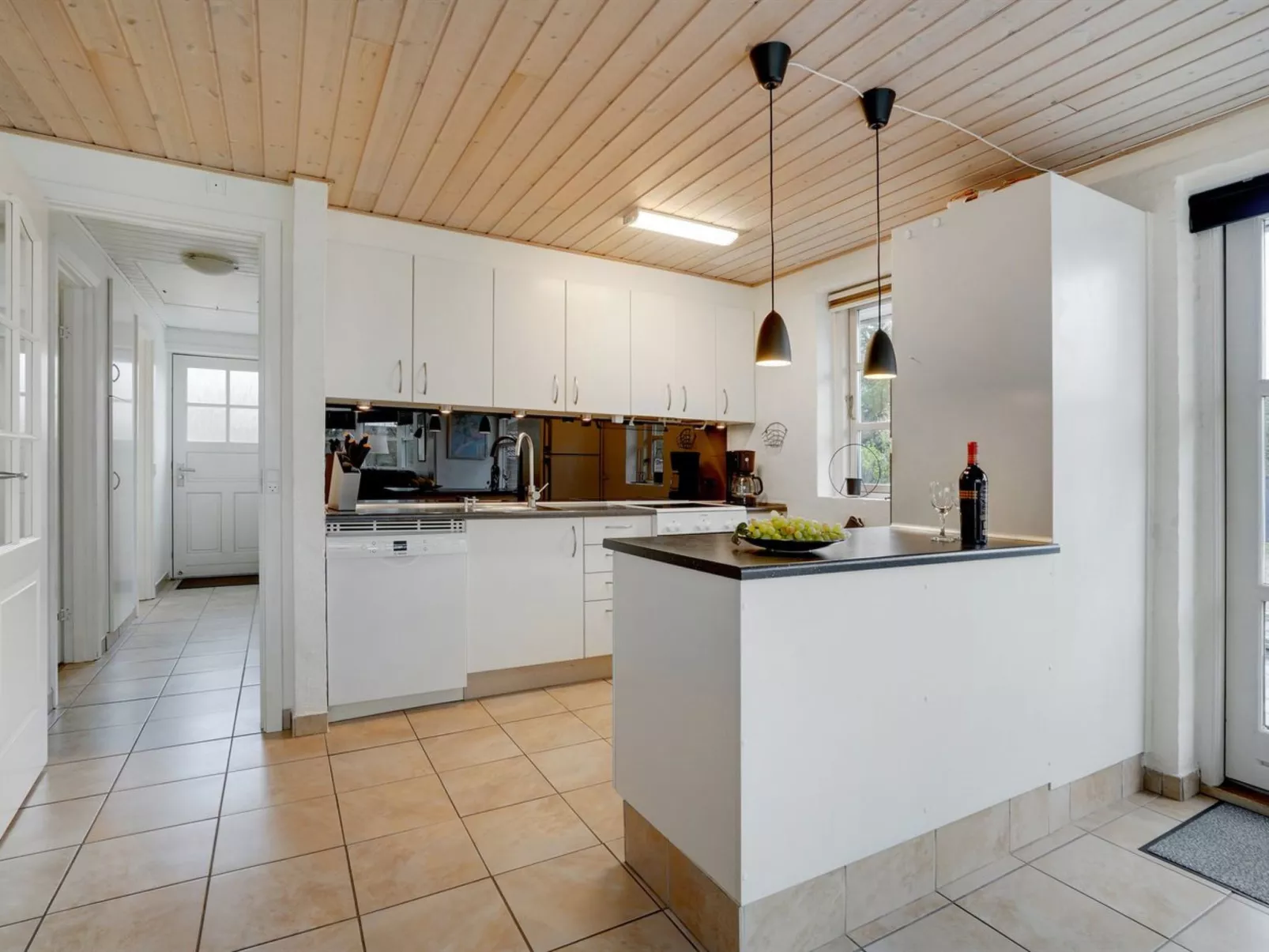 "Svenn" - 400m from the sea-Inside