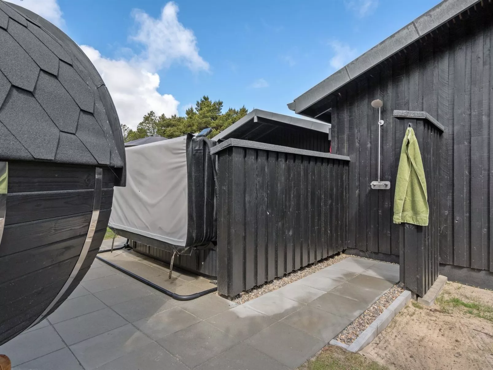 "Ingobald" - 1.5km from the sea-Outside