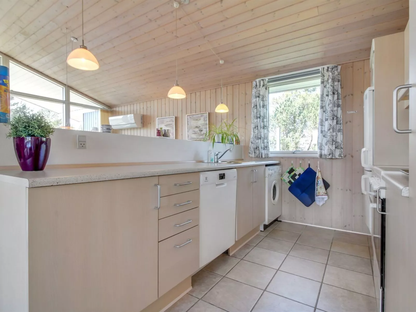 "Nadia" - 1.7km from the sea-Inside