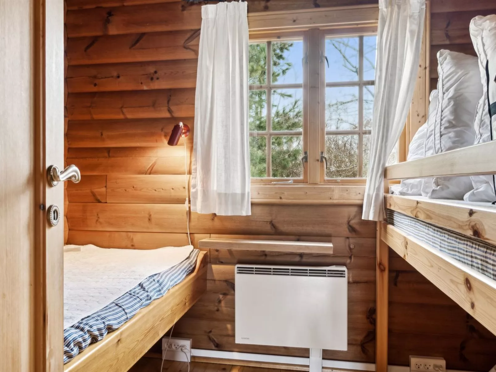 "Ama" - 200m to the fjord-Dedans