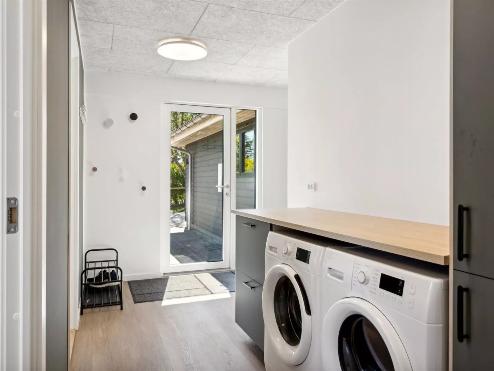 "Eunice" - 850m from the sea-Inside