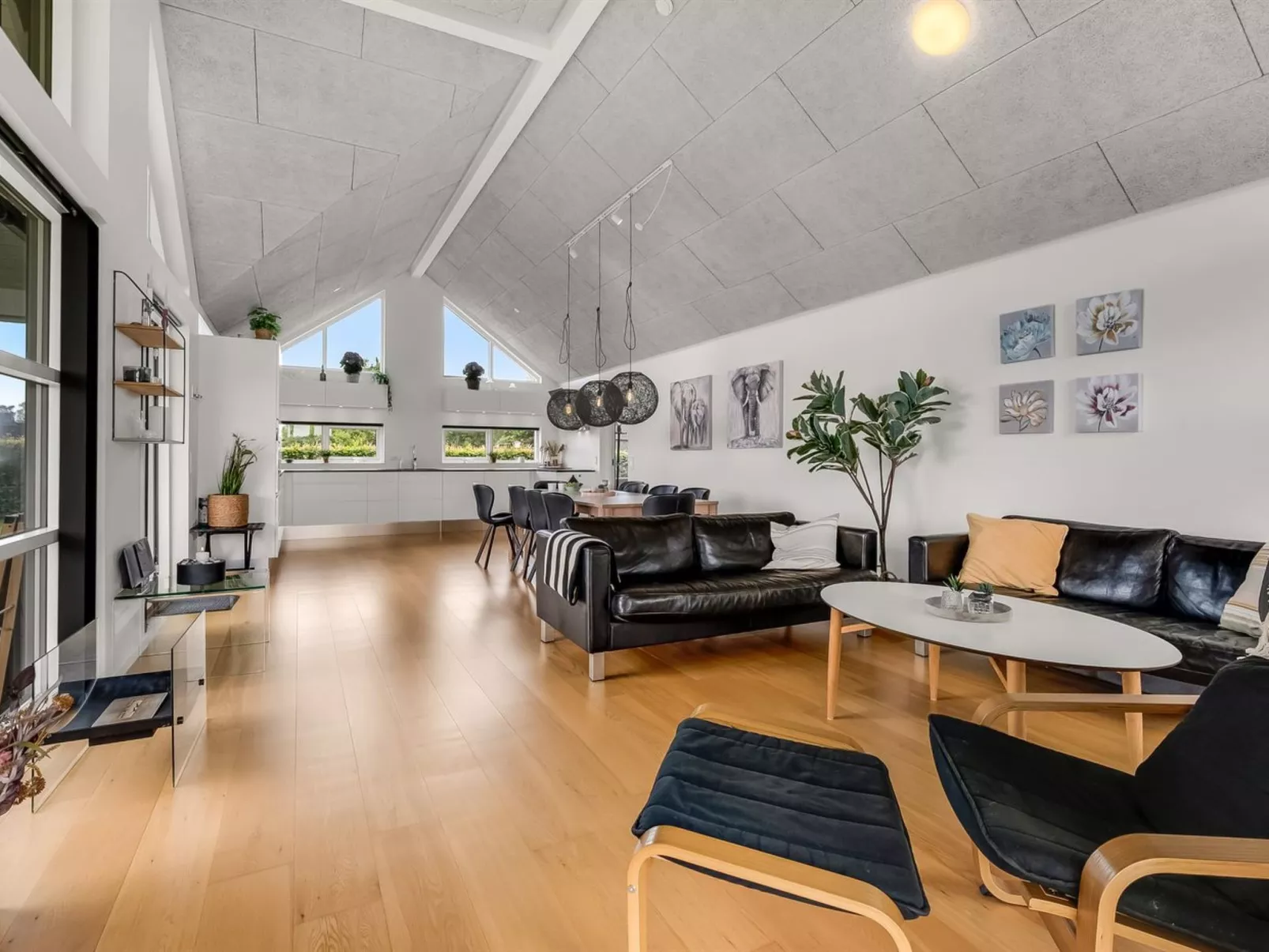 "Bernice" - 900m from the sea-Inside